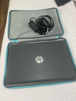 Portátil HP Gris con Cargador y Funda