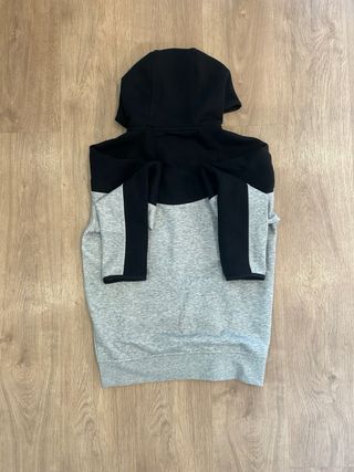 Nike Tech - Black and Grey/Size M