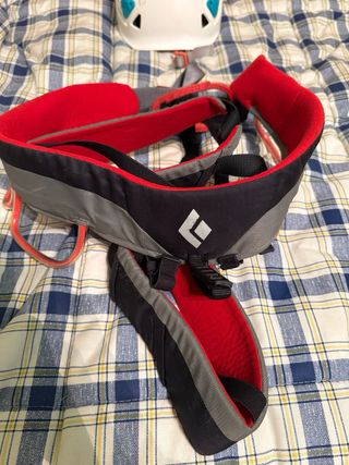 Pack Vía Ferrata de arnes, disipador y casco