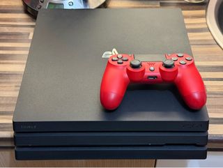 PS4 Pro 1TB Sony Nero + Controller Rosso