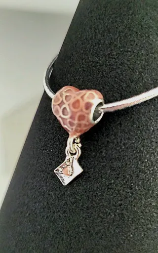 Magnifico charm ,colgante Corazón Amor.