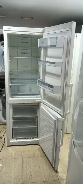 NEVERA COMBI BOSCH NO FROST ENERGÍA A++