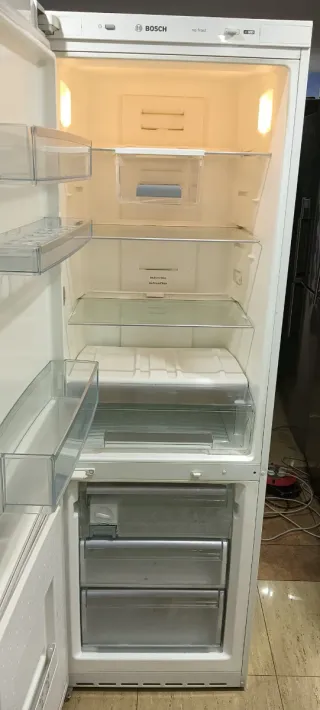 NEVERA COMBI BOSCH NO FROST ENERGÍA A+