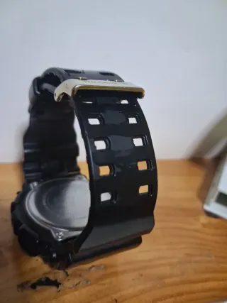 Reloj Casio G-Shock Negro y Dorado