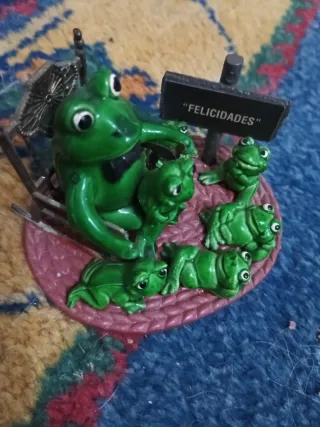 Figura papá rana y ranitas Felicidades