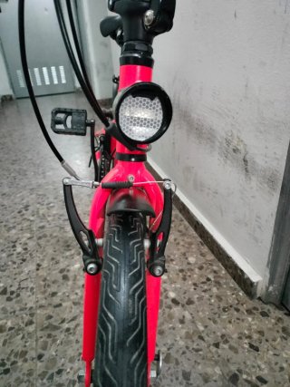 Bicicleta plegable naranja fluor Btwin
