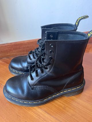 Dr. Martens 8 buchi n. 37