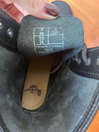 Dr. Martens 8 buchi n. 37