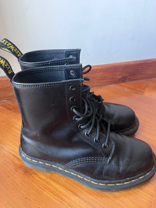 Dr. Martens 8 buchi n. 37