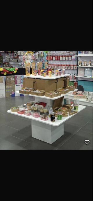 Estantería tipo pirámide blanca