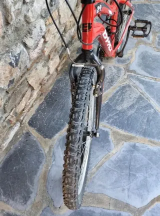 Bicicleta infantil B-PRO 24 roja