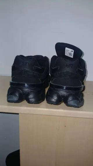 New Balance 9060 Negras