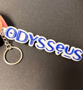 Llavero con logo o nombre en relieve