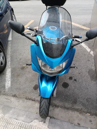 Suzuki Bandit Azul