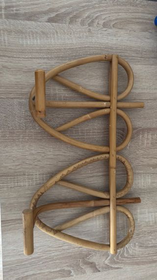 Perchero de mimbre