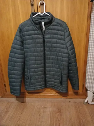 Parka fina verde, se quitó la etiqueta y no sé usó