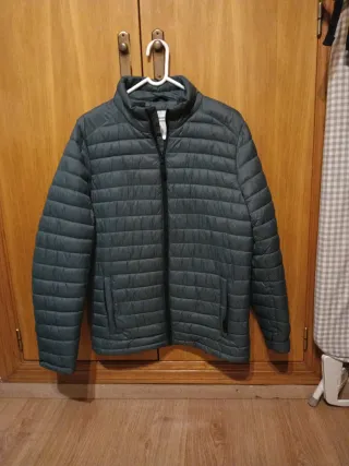 Parka fina verde, se quitó la etiqueta y no sé usó