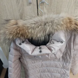 Chaqueta Hetrego Beige con Capucha y Pelo