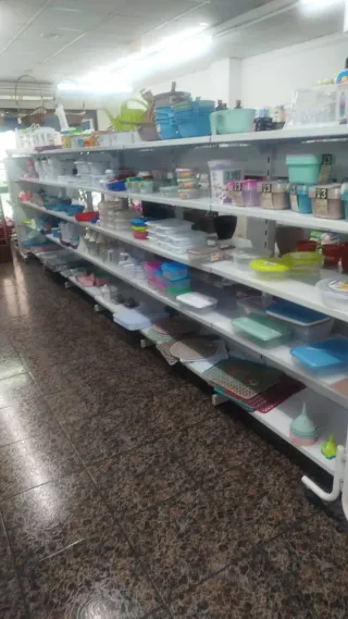 Estanterías de cristal y metal