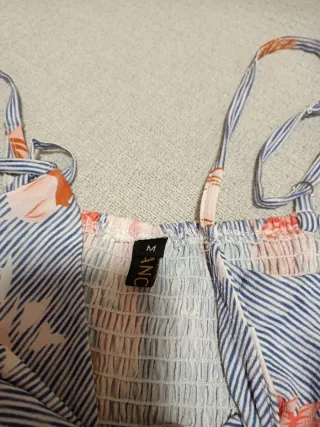 Vestido floral con rayas azules