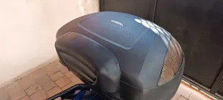 Baúl GIVI 47L + Soporte Kymco AK550