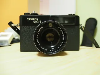 Yashica MG-1 Cámara Analógica Negra