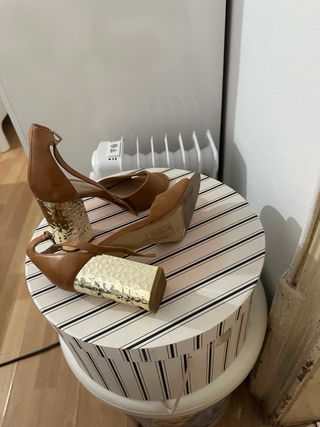 Zapatos Aldo Tacón Dorado Marrón