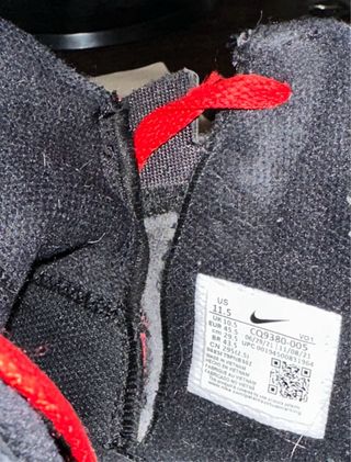 Zapatillas Nike Air Versitile IV Negras/Rojas