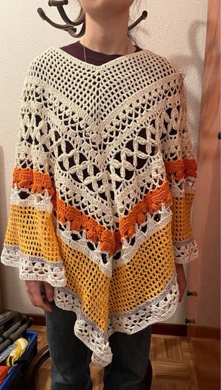 Poncho ganchillo hecho a mano beige/naranja/amaril