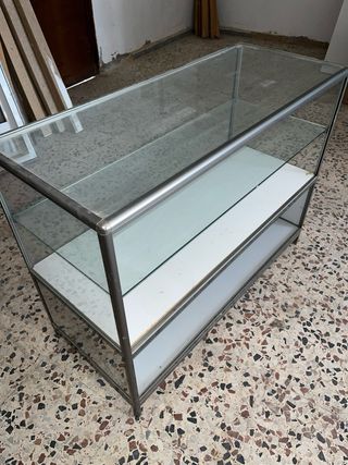 Mostrador de cristal y metal