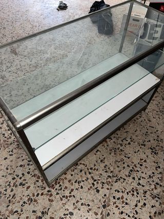 Mostrador de cristal y metal