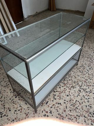 Mostrador de cristal y metal