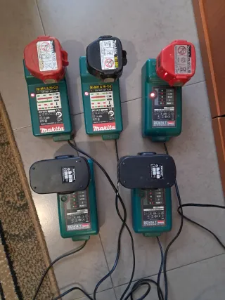 Cargadores y Baterías Makita DC1414
