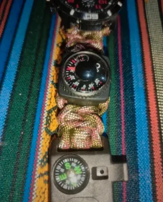 Reloj camuflaje con brújula