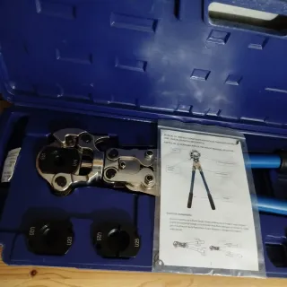 Prensadora Isoltubex MMCR con accesorios
