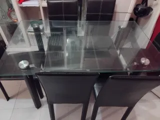 Mesa de comedor cristal y 6 sillas polipiel