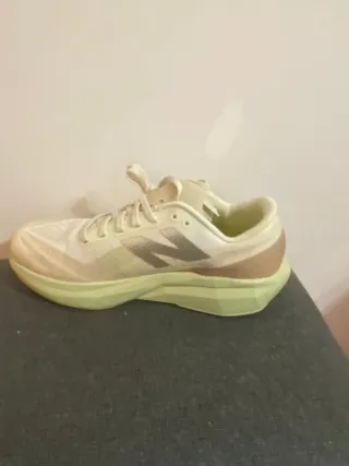 Zapatillas New Balance Beige/Blanco