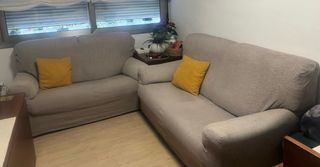 Juego de sofás. 2 y 3 plazas. Buen estado.