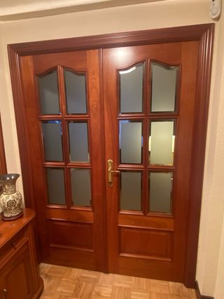 Puertas de madera maciza con cristal
