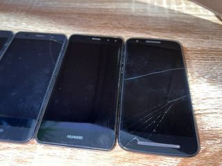Lote 4 móviles Huawei y Motorola para piezas
