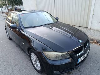 Se vende **BMW Serie 3 E90 320d 2.0 Diesel del año