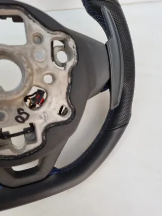 Volante VW Golf 8 R con levas