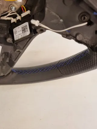 Volante VW Golf 8 R con levas