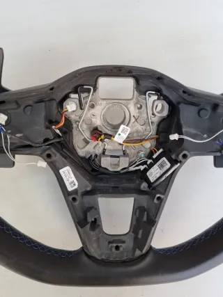 Volante VW Golf 8 R con levas