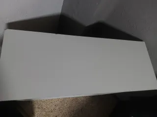 Estantería blanca de madera