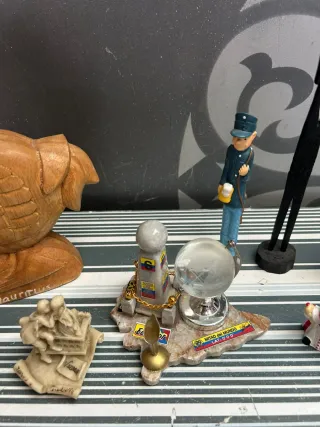 Lote 9 recuerdos de viaje de varios países