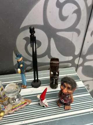 Lote 9 recuerdos de viaje de varios países