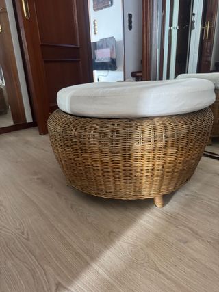 Banqueta redonda de mimbre