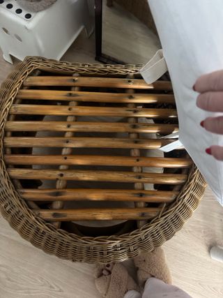 Banqueta redonda de mimbre