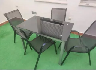 Mesa y 4 sillas jardín o terraza